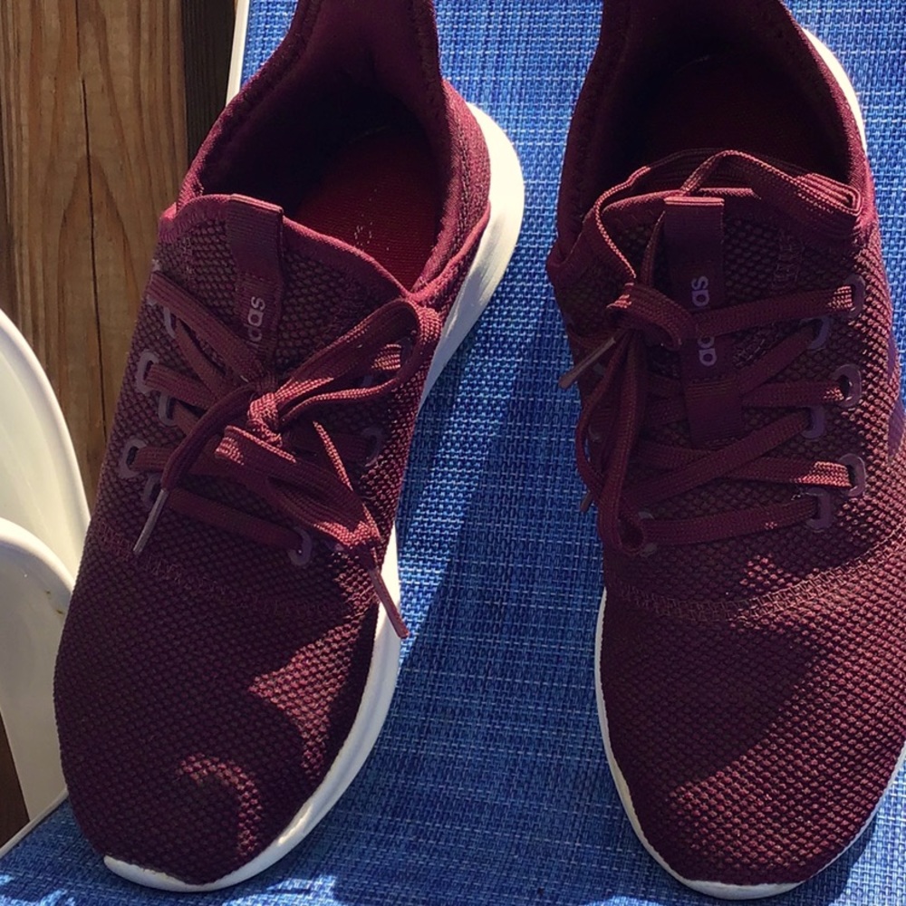 *Donated* AdidasCloudform size 7 maroon women’s sneakers 👟 - Picture 6 of 6
